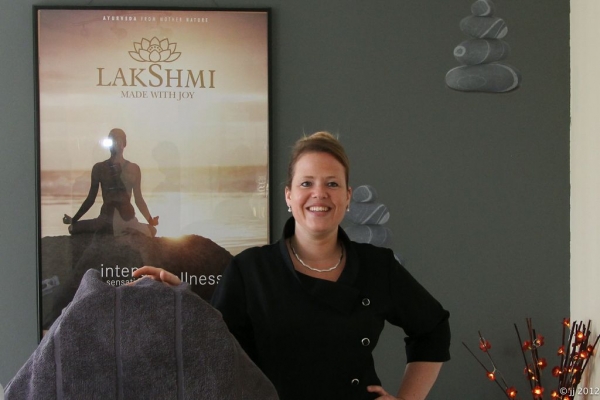 Actie gezichtsbehandeling schoonheidsspecialiste aanbieding massage natuurprodukten ayurveda schoonh