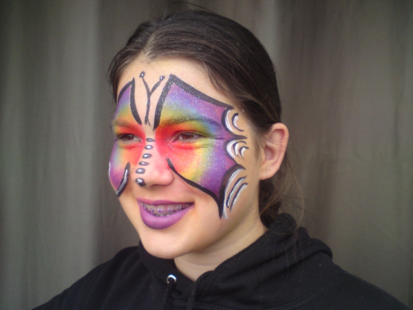 Schminkdame als attractie op iedere feest