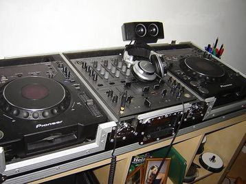 2 x Pioneer CDJ-2000 + DJM-2000