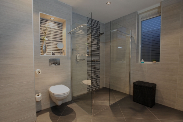 Installeren badkamer en/of toilet