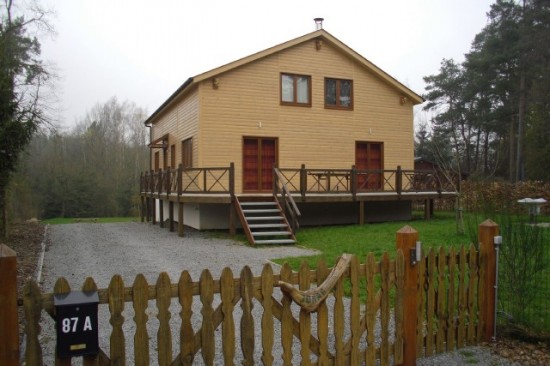 Ruime chalet Ardennen met alle komfort: sauna, vaatwas, wasmachine . 8 p, hond=ok,BJ 2012