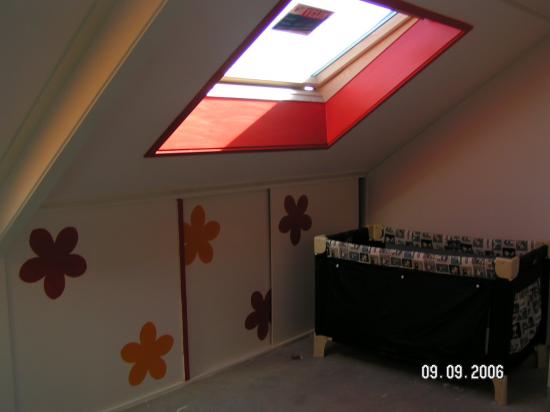Velux dakraam plaatsen voor meer wooncomfort in uw kamer.
