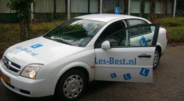 Rijles € 30 Rijschool Les-Best; Enschede, Hengelo, Oldenzaal