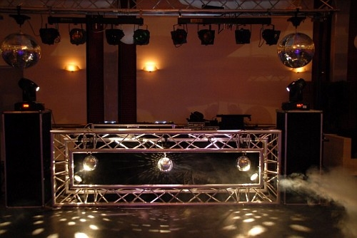 Drive in shows/ allround deejays/ facilitaire benodigdheden