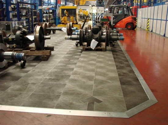 Vloeistofdichte vloer, PVC, industriele bedrijfsvloer, tegelvloer, NVT Benelux BV