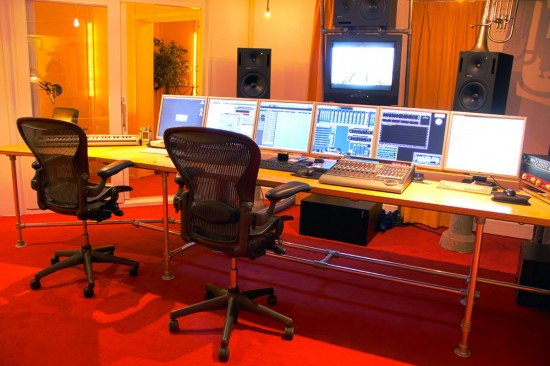 Producer, arranger en songwriter in Wisseloord studio Hiversum