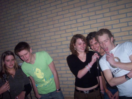 Karaoke sets voor thuis, cafe, kantine of zaal feest. Voor elk genre en leeftijd