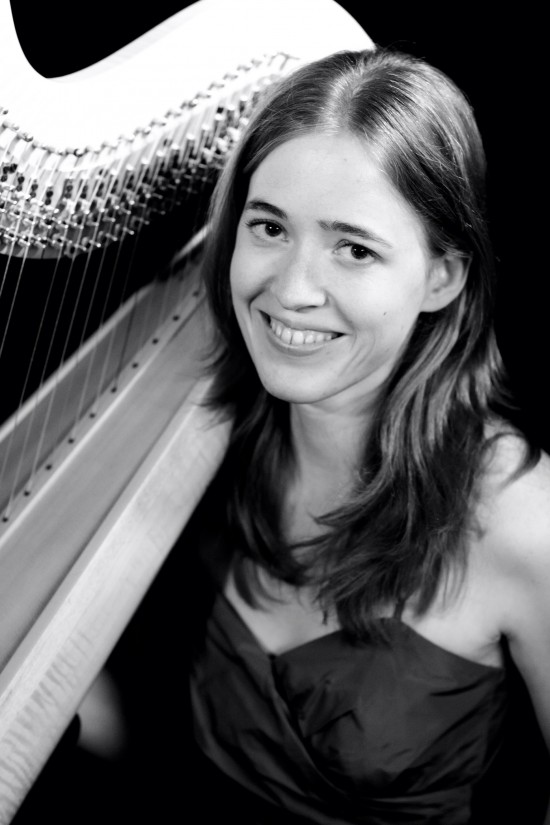 Harpiste Renske Tjoelker verzorgt muziek bij bijzondere gelegenheden!