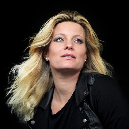 Zoekt u een zangeres voor studio- sessie- freelance- werk?